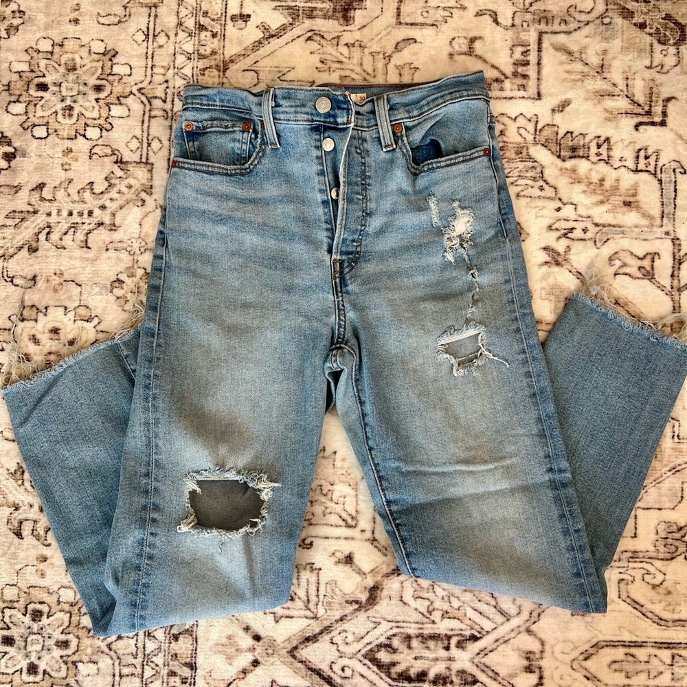 Wedgie Straight Distressed Levi’s Light Washed Blue Jeans